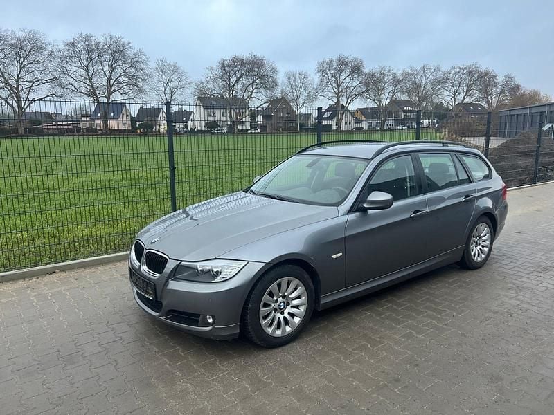 Gebraucht BMW 318 143 PS (105 kW) 2008 Grau Kombi