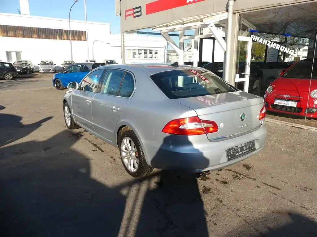 Gebraucht Skoda Superb Ambition 160 PS (117 kW) 2008 Silber Limousine