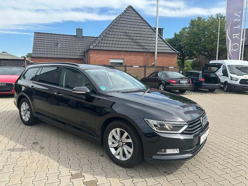 Schwarz Gebraucht 2016 VW Passat Comfortline Kombi | 10.499 € (Guter Preis) - Bild 1/4