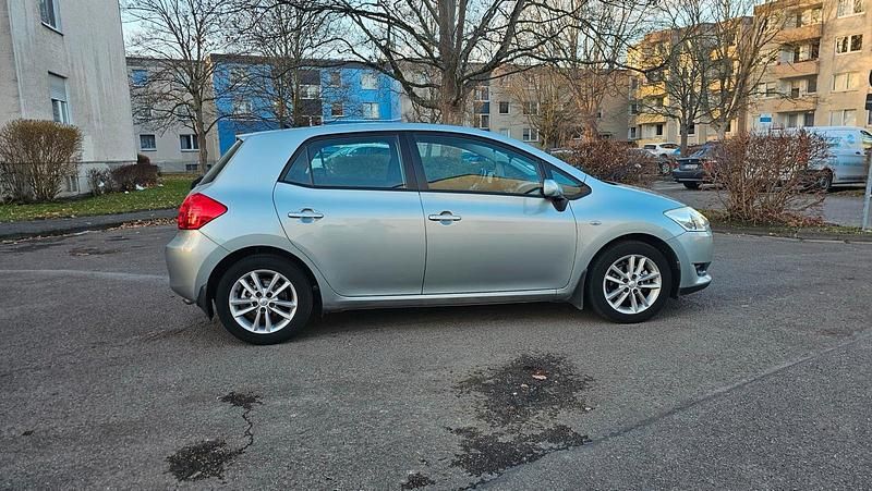 Gebraucht Toyota Auris 124 PS (91 kW) 2009 Grün Kleinwagen