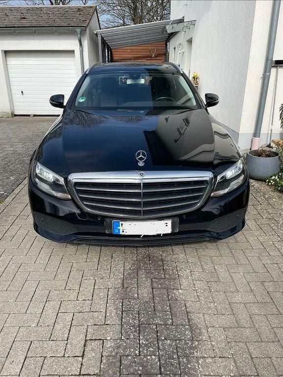 Gebraucht Mercedes E200 150 PS (110 kW) 2017 Schwarz Limousine