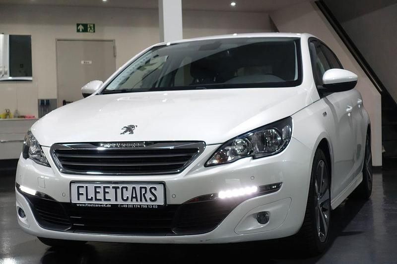 Gebraucht Peugeot 308 Style 120 PS (88 kW) 2017 Weiß Limousine