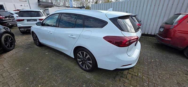 Używany Ford Focus Titanium X 120 KM (88 kW) 2022 Biały Sedan/Limuzyna