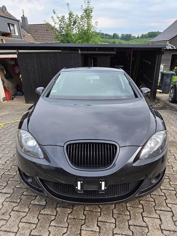 Schwarz Gebraucht 2007 Seat Leon Limousine | 4.400 € (Teuer) - Bild 1/4