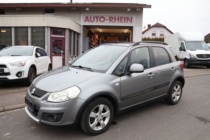 Grau Gebraucht 2011 Suzuki SX4 Club Limousine | 6.400 € (Fairer Preis) - Bild 1/4