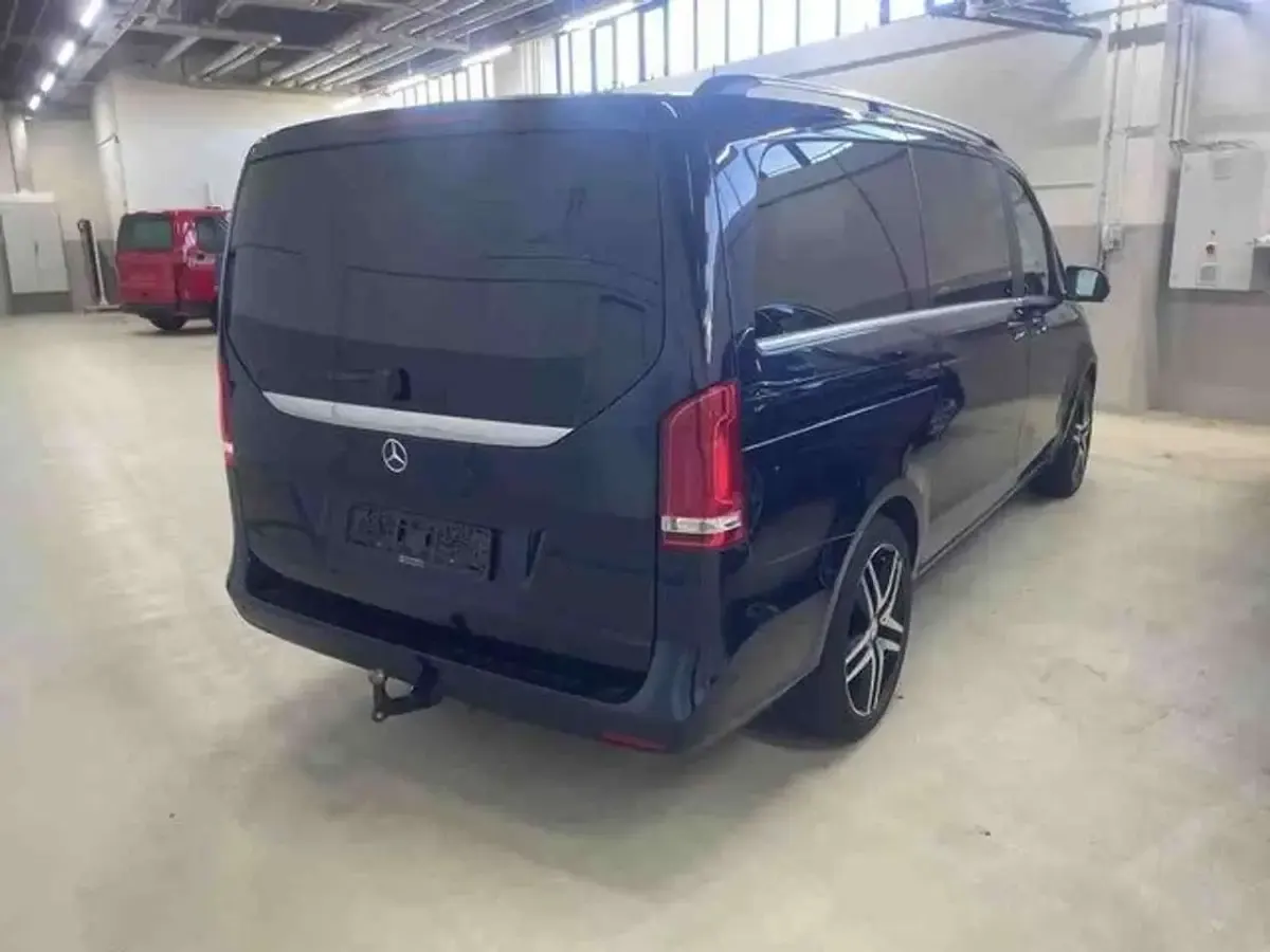 Gebraucht Mercedes V250 Edition 190 PS (139 kW) 2016 Blau Van / Kleinbus
