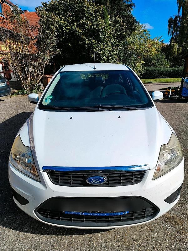 Weiß Gebraucht 2008 Ford Focus Kombi | 2.000 € (Fairer Preis) - Bild 1/4