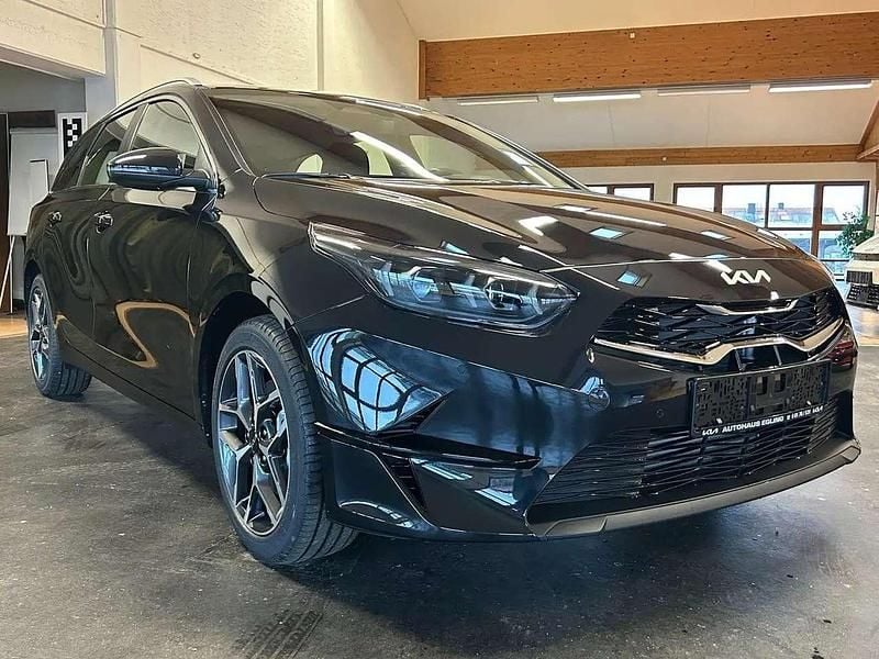 (1k) black pearl m Gebraucht 2025 Kia Ceed Sportswagon Spirit Kombi | 26.490 € (Fairer Preis) - Bild 1/4