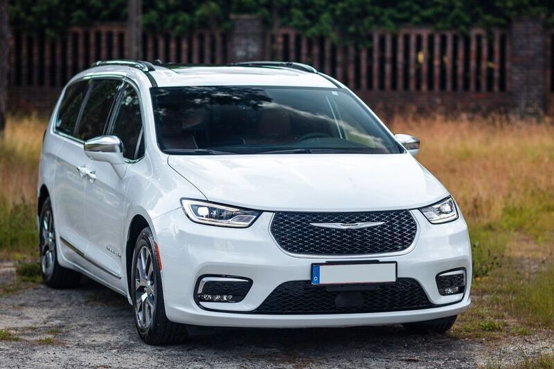 Weiß Gebraucht 2024 Chrysler Pacifica SUV | 66.900 € - Bild 1/4