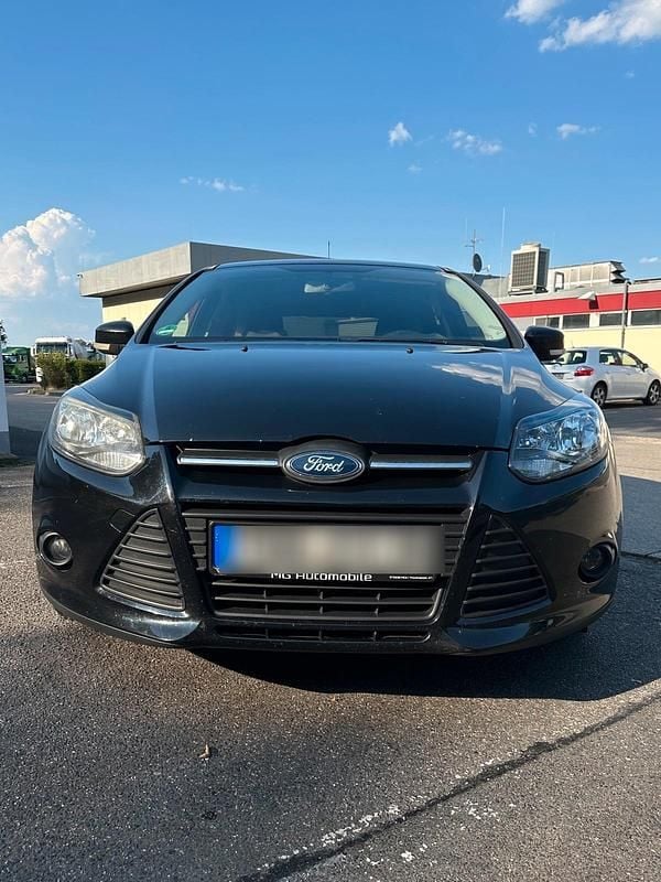 Schwarz Gebraucht 2012 Ford Focus Limousine | 2.500 € (Superpreis) - Bild 1/4