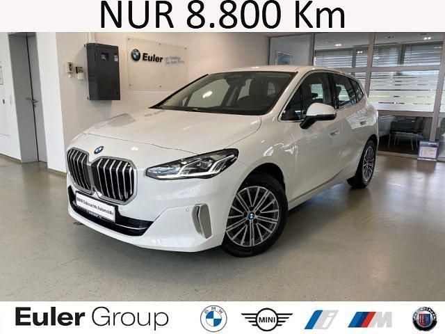 Weiss Gebraucht 2024 BMW 218 Active Tourer Luxury Line Van / Kleinbus | 27.233 € (Superpreis) - Bild 1/4