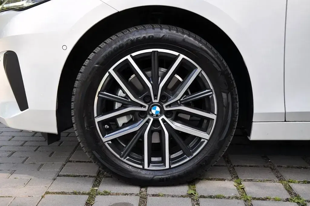 Gebraucht BMW 220 156 PS (114 kW) 2025 Weiß Van / Kleinbus