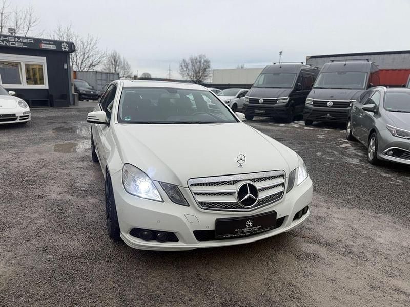 Gebraucht Mercedes E250 AMG 204 PS (150 kW) 2010 Weiß Limousine