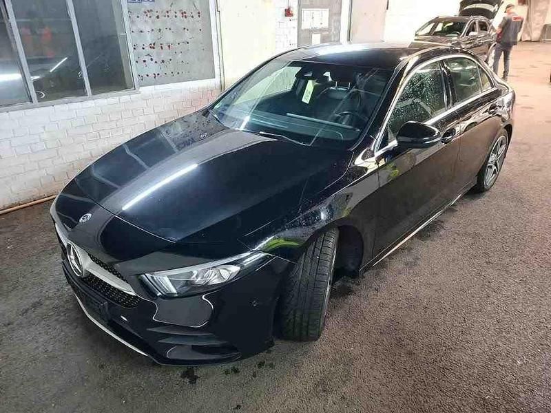 Schwarz Gebraucht 2020 Mercedes A200 AMG line Limousine | 20.990 € (Guter Preis) - Bild 1/4