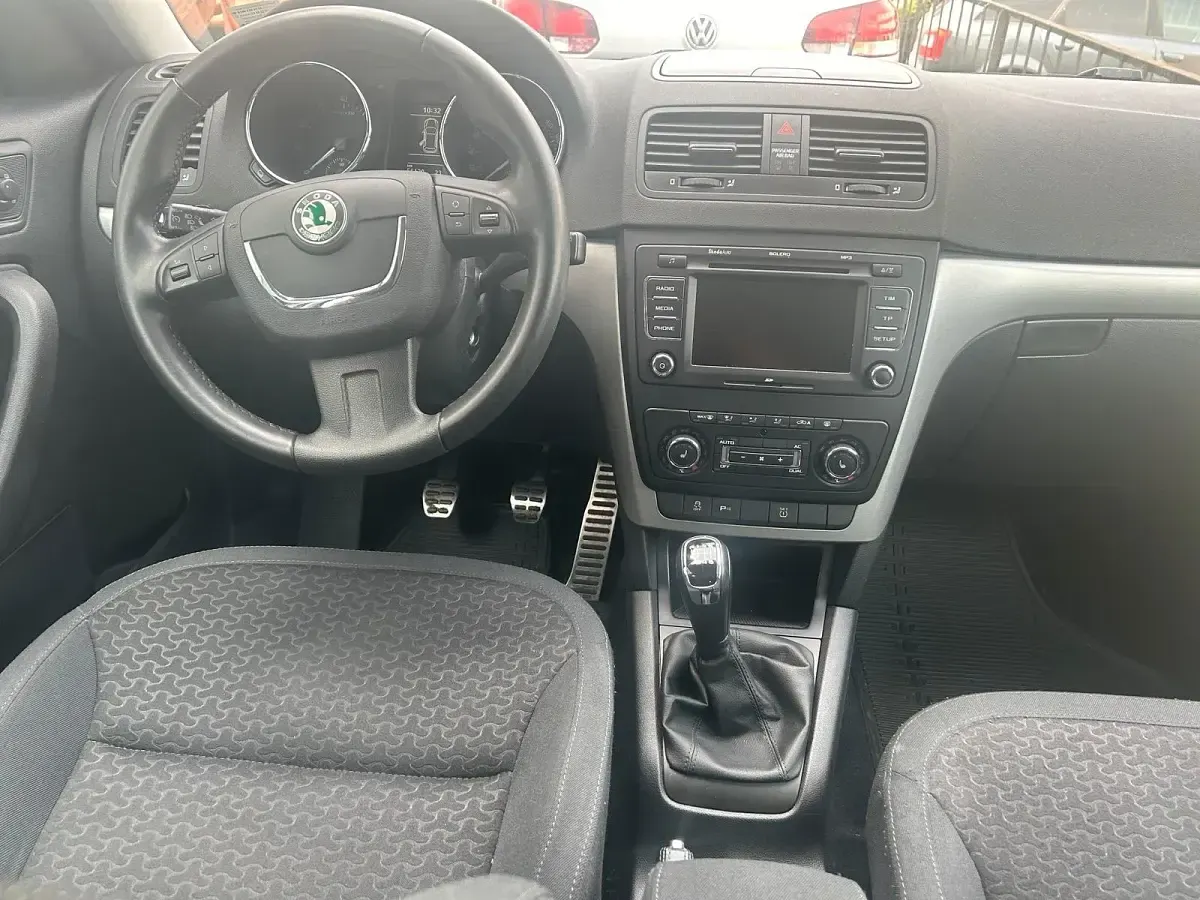 Gebraucht Skoda Yeti 105 PS (77 kW) 2012 Grau SUV