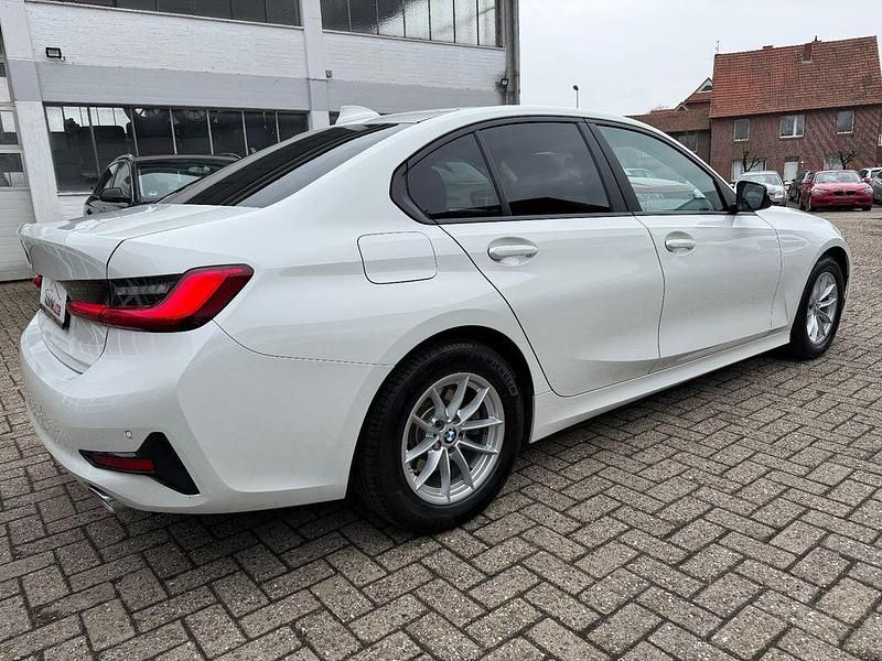 Gebraucht BMW 320 Advantage 190 PS (139 kW) 2020 Weiß Limousine