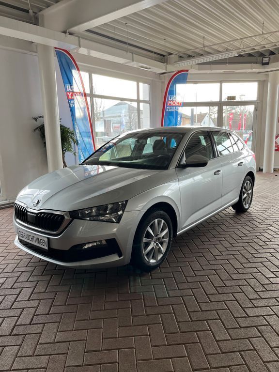 Brilliantsilbermetallic Gebraucht 2021 Skoda Scala Ambition Kleinwagen | 17.899 € (Guter Preis) - Bild 1/4
