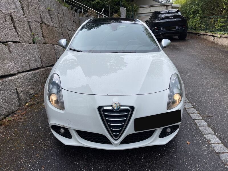 Weiß Gebraucht 2010 Alfa Romeo Giulietta Kleinwagen | 4.290 € (Superpreis) - Bild 1/4