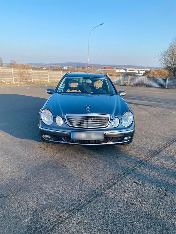 Gebraucht Mercedes E220 150 PS (110 kW) 2005 Grau Kombi