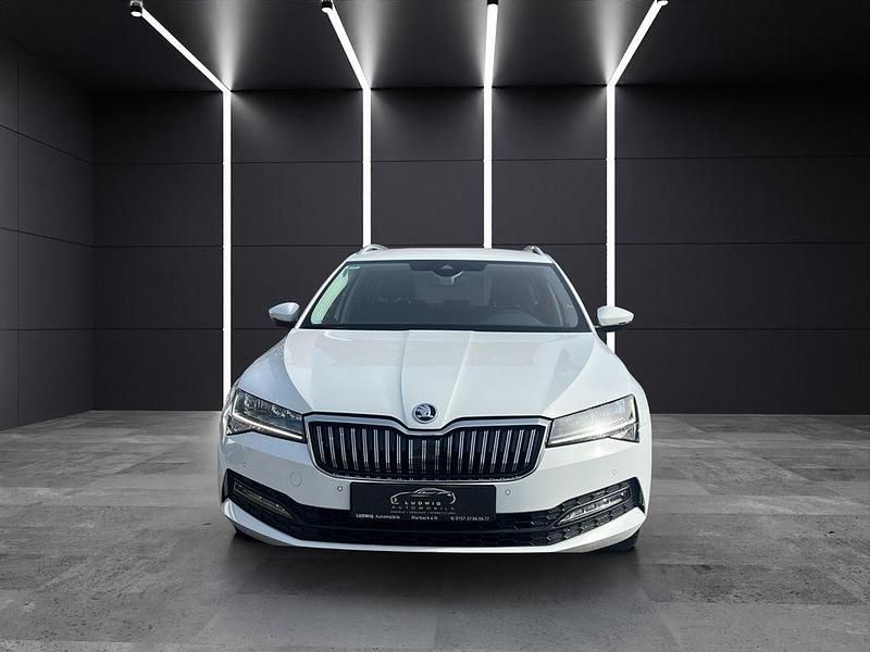 Gebraucht Skoda Superb Ambition 150 PS (110 kW) 2022 Weiß Kombi