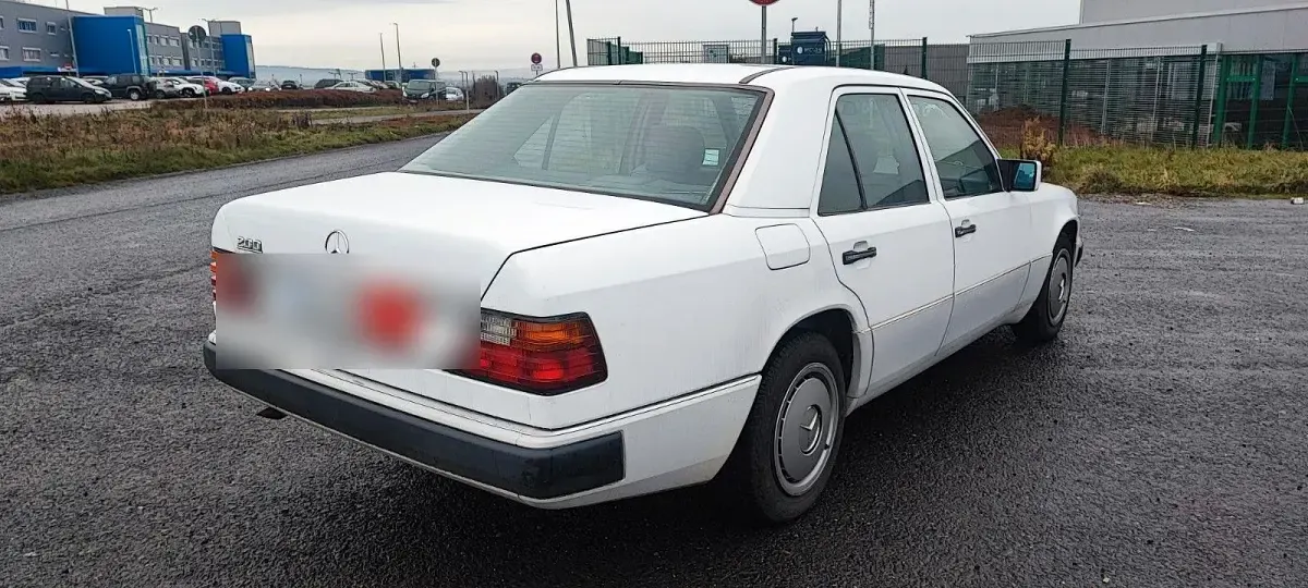 Gebraucht Mercedes 200 105 PS (77 kW) 1989 Weiß Limousine