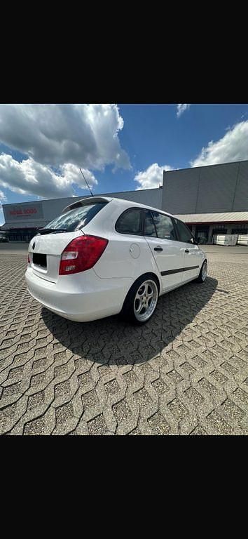 Gebraucht Skoda Fabia 75 PS (55 kW) 2010 Weiß Kleinwagen