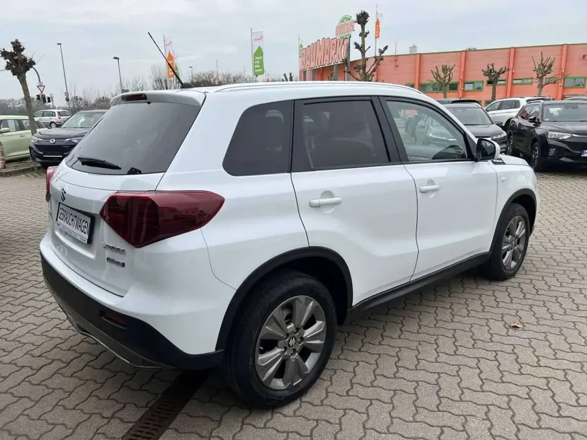 Gebraucht Suzuki Vitara Comfort 140 PS (102 kW) 2023 Pearl cool white metallic SUV