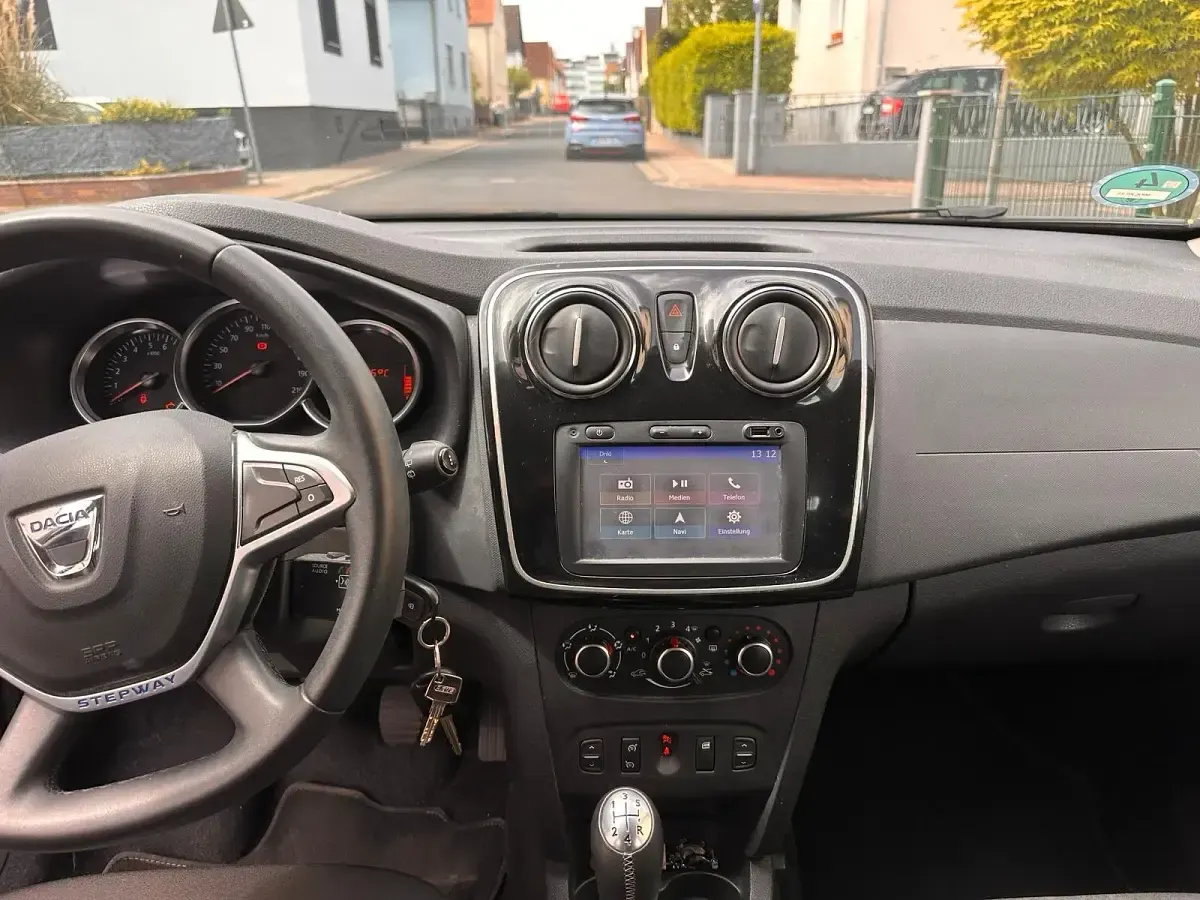 Gebraucht Dacia Sandero 90 PS (66 kW) 2018 Schwarz Kleinwagen