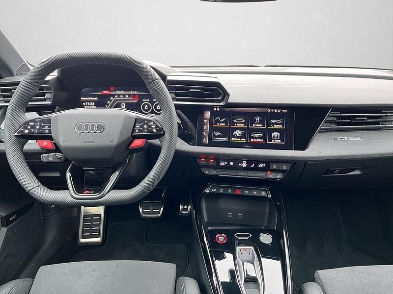 Gebraucht Audi RS3 Sportback Advanced 400 PS (294 kW) 2025 Mythosschwarz metallic (metallic) Kleinwagen