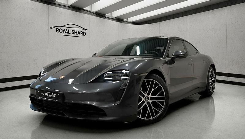 Grau Gebraucht 2020 Porsche Taycan Performance Package Limousine | 49.650 € (Superpreis) - Bild 1/4