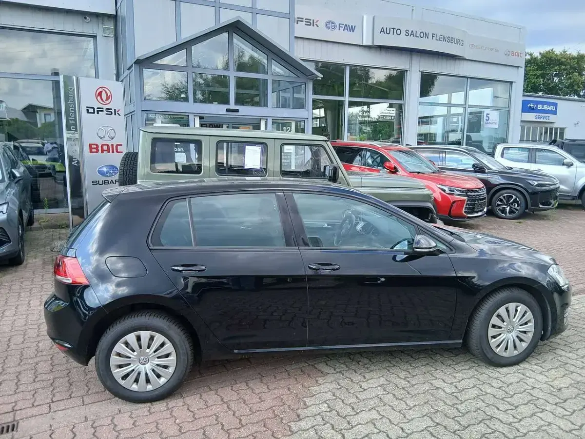 Gebraucht VW Golf VII Trendline 86 PS (63 kW) 2015 Schwarz Kleinwagen