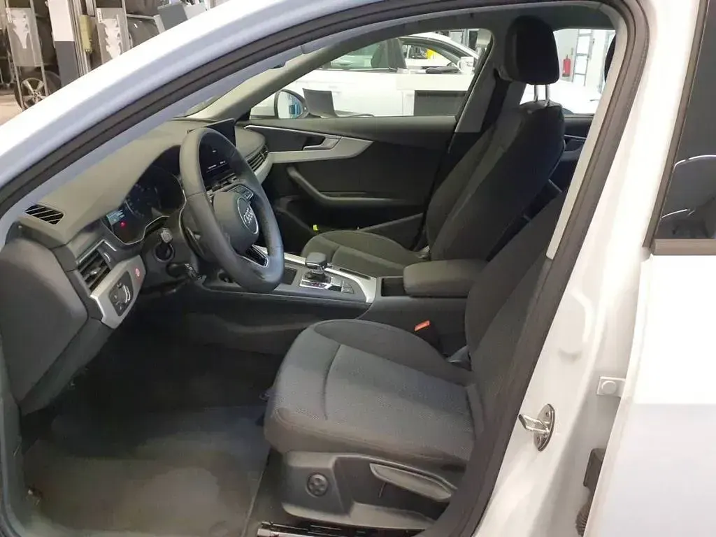 Gebraucht Audi A4 Advanced Plus 150 PS (110 kW) 2024 Gletscherweiß Kombi