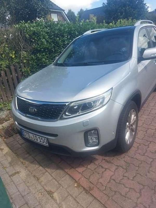 Silber Gebraucht 2013 Kia Sorento Spirit SUV | 10.900 € (Fairer Preis) - Bild 1/2