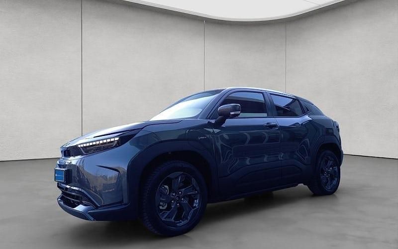 Neu Toyota Urban Cruiser Lounge 127 kW (174 PS) 2026 Grau SUV