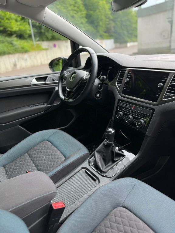 Grau Gebraucht 2019 VW Golf Sportsvan IQ Drive Van / Kleinbus | 19.200 € (Fairer Preis) - Bild 1/4