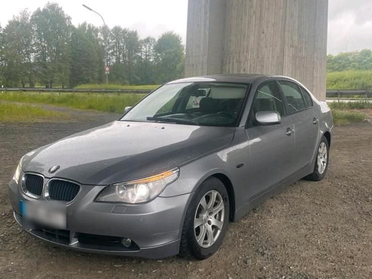 Gebraucht BMW 520 170 PS (125 kW) 2005 Gold Limousine