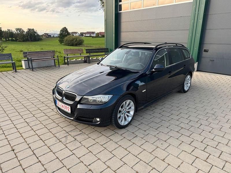 Blau Gebraucht 2009 BMW 330 Sport Line Limousine | 4.750 € (Superpreis) - Bild 1/4