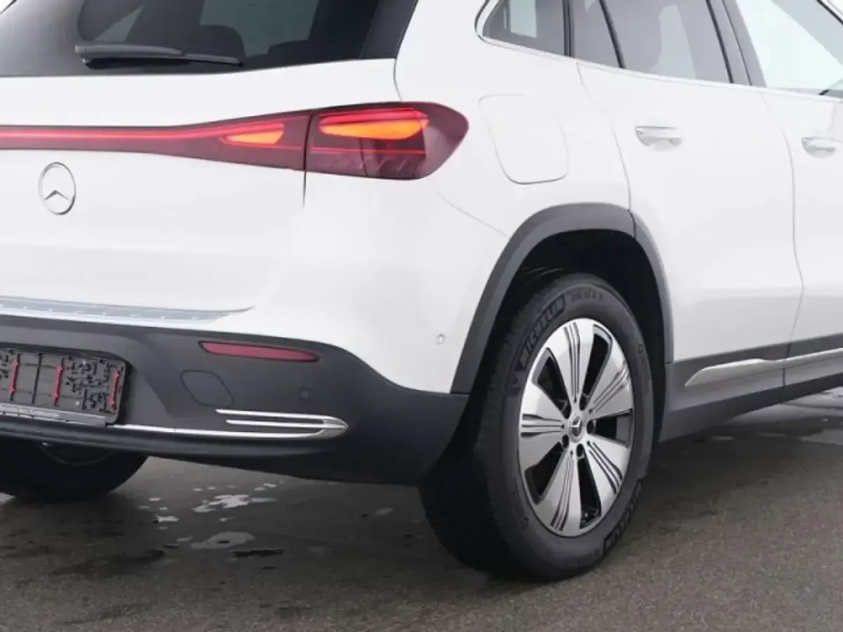 Gebraucht Mercedes EQA250+ Progressive 139 kW (190 PS) 2025 Unilack polarweiß SUV