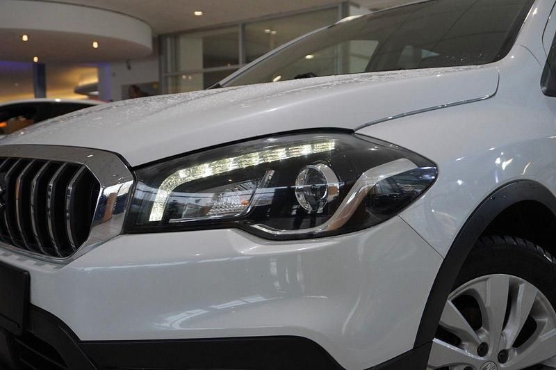 Gebraucht Suzuki SX4 140 PS (102 kW) 2019 Weiß SUV