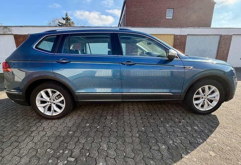 Gebraucht VW Tiguan Allspace Highline 179 PS (131 kW) 2018 Blau SUV