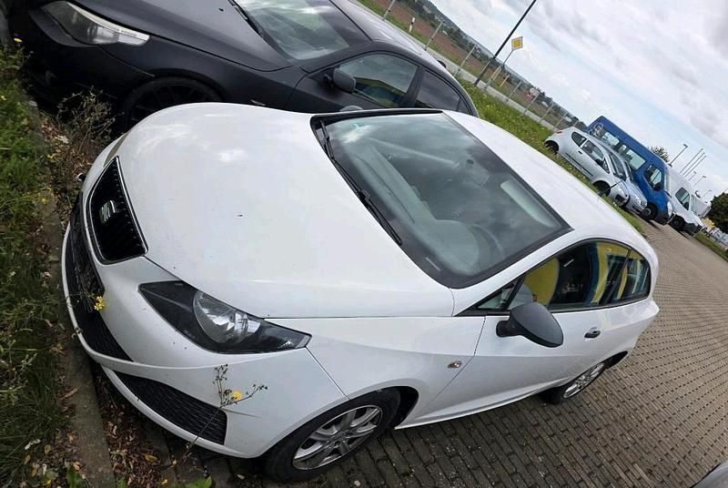 Weiß Gebraucht 2012 Seat Ibiza Kleinwagen | 1.800 € (Superpreis) - Bild 1/4