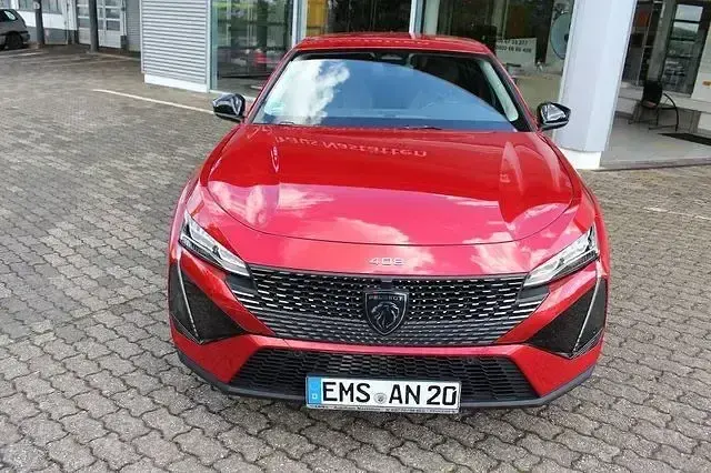 Gebraucht Peugeot 408 Allure 131 PS (96 kW) 2023 Lackierung elixierrot SUV