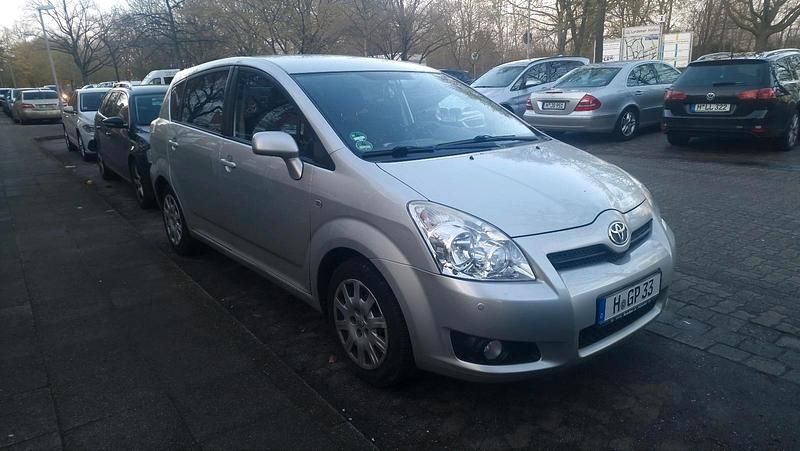 Gebraucht Toyota Corolla Verso 129 PS (94 kW) 2009 Silber Van / Kleinbus