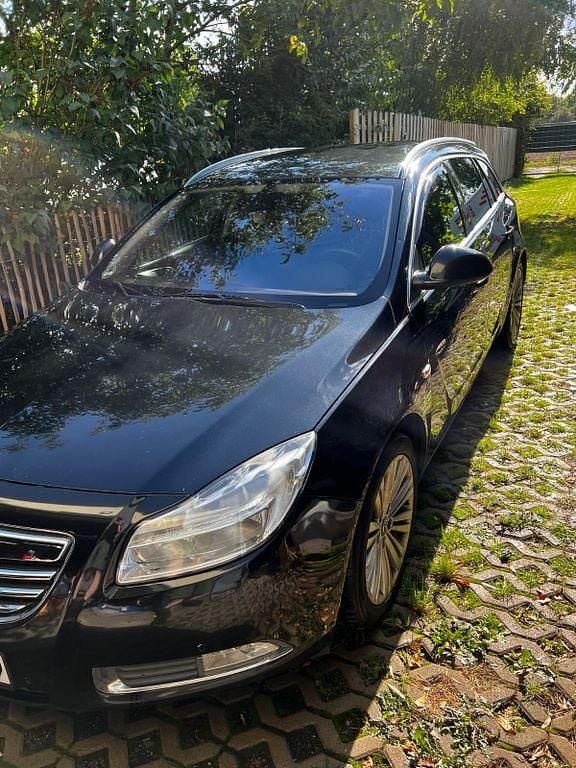 Schwarz Gebraucht 2013 Opel Insignia Active Kombi | 4.000 € (Guter Preis) - Bild 1/4