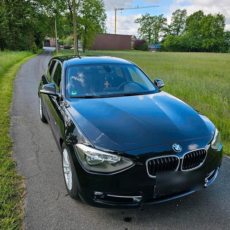 Schwarz Gebraucht 2013 BMW 116 Sport Line Kleinwagen | 8.000 € (Etwas zu teuer) - Bild 1/4