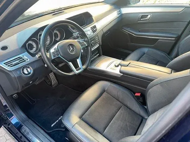 Gebraucht Mercedes E220 Sport 170 PS (125 kW) 2015 Blau Limousine