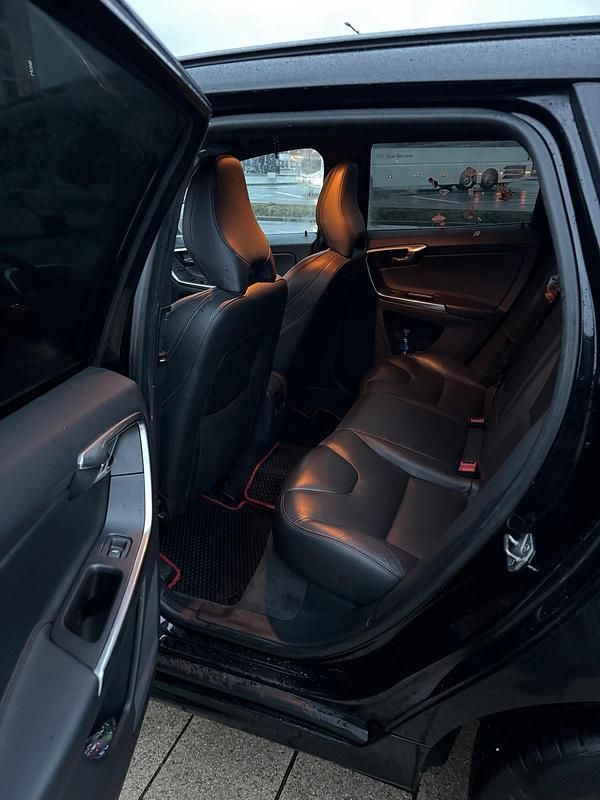 Gebraucht Volvo XC60 181 PS (133 kW) 2015 Schwarz SUV