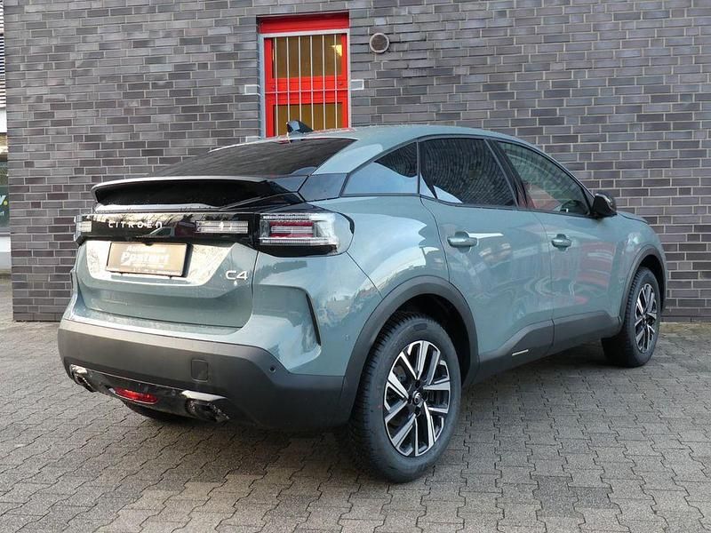 Neu Citroën C4 131 PS (96 kW) 2026 Grün Limousine