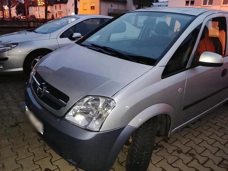 Silber Gebraucht 2003 Opel Meriva Van / Kleinbus | 2.500 € (Etwas zu teuer) - Bild 1/4