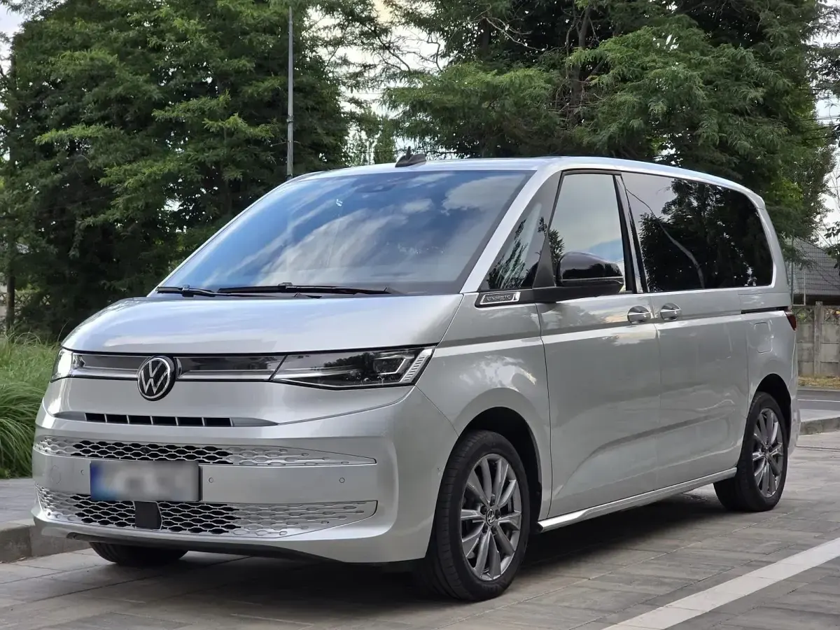Gebraucht VW Multivan 218 PS (160 kW) 2022 Silber Van / Kleinbus